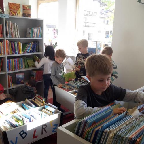 Besuch öffentliche Bücherei 2. Klasse