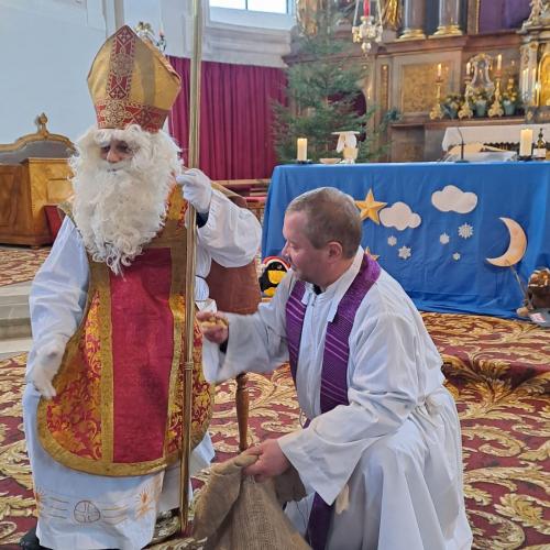 Nikolaus zu Besuch im Gottesdienst