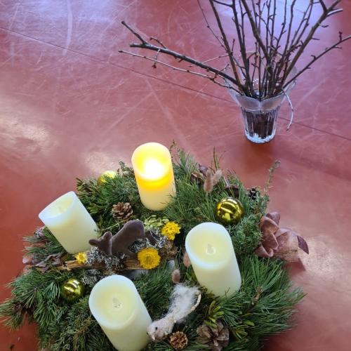 Adventkranz mit Barbarazweigen