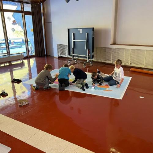 Kinder beim Tüfteln 1