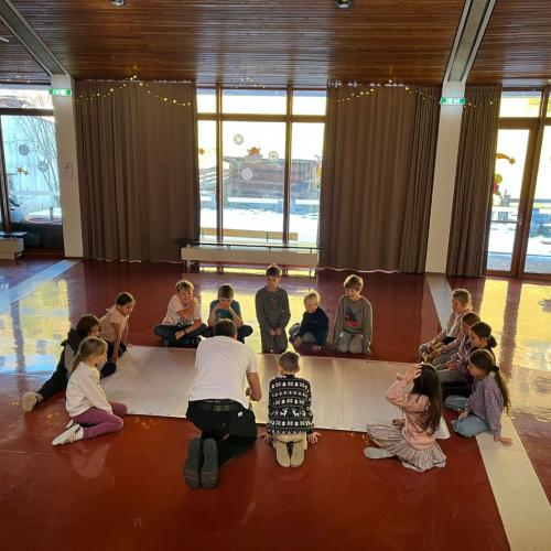 Kinder beim Tüfteln 3