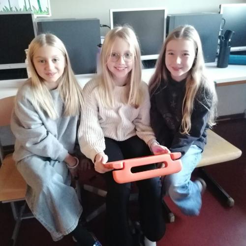 Mädchen beim Kahoot-Quiz