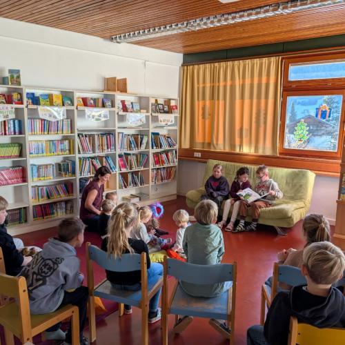 Dorfknirpse zu Besuch in der Bücherei 2