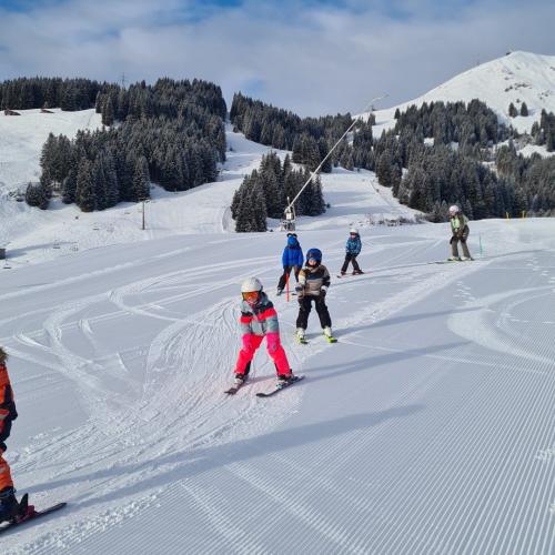 Kinder auf der Piste