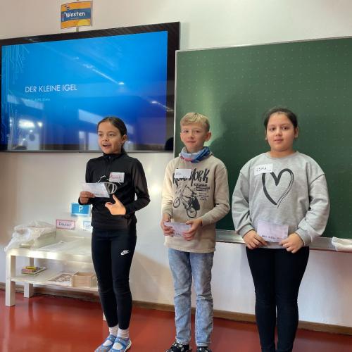 3 Kinder halten Referat