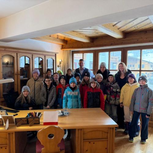 Schüler im Gemeindeamt