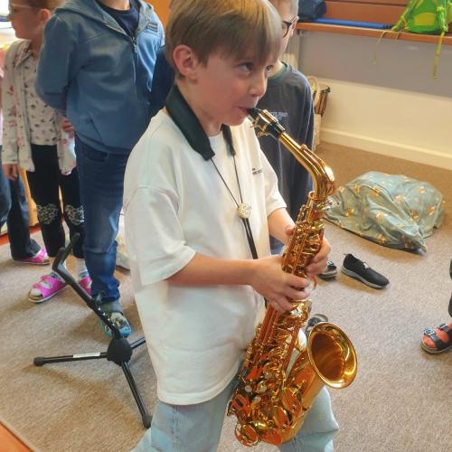 Bub  mit Saxophon