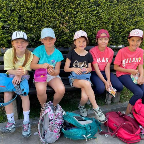 Kinder beim Jausnen