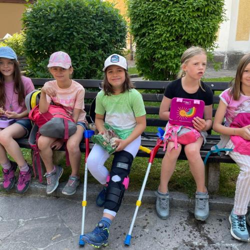 Kinder beim Jausnen