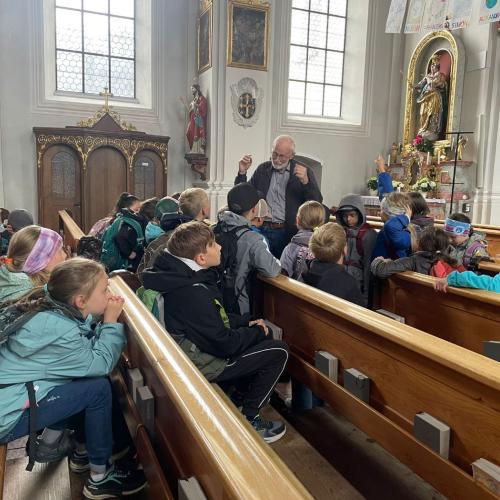 Kinder in Kirche