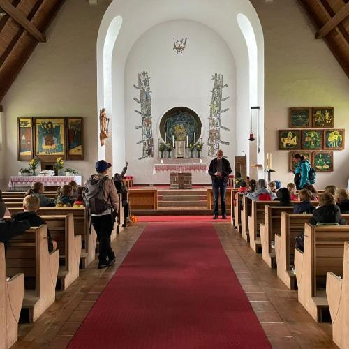 Kinder in der Kirche