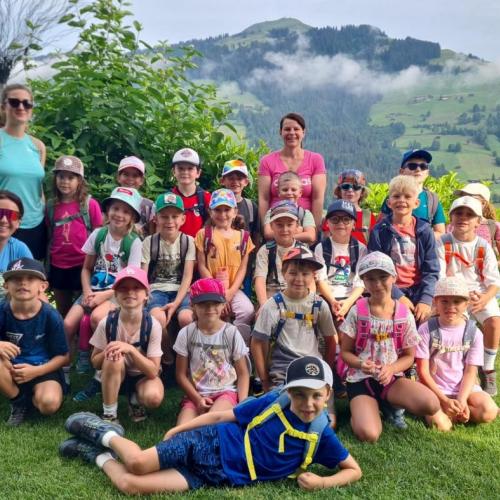 Kinder bei der Imkerei von Fam. Hirzinger