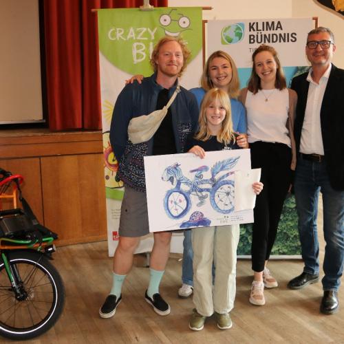 Matilda mit Bild und ihre Familie und die Klassenlehrerin