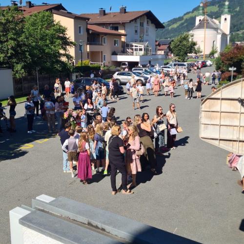 Abschluss auf dem Schulhof
