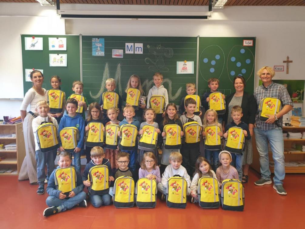 1. Klasse mit neuen Rucksäcken