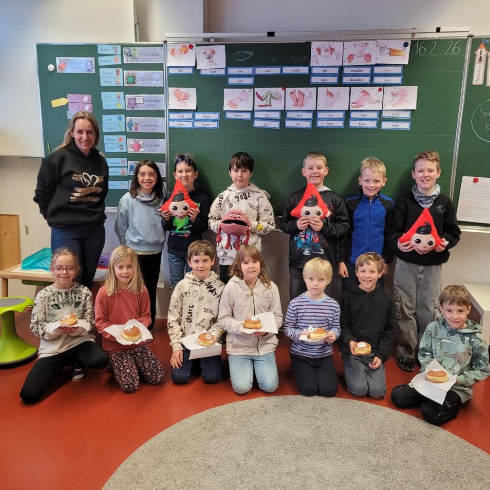 2. Klasse mit Faschingskrapfen