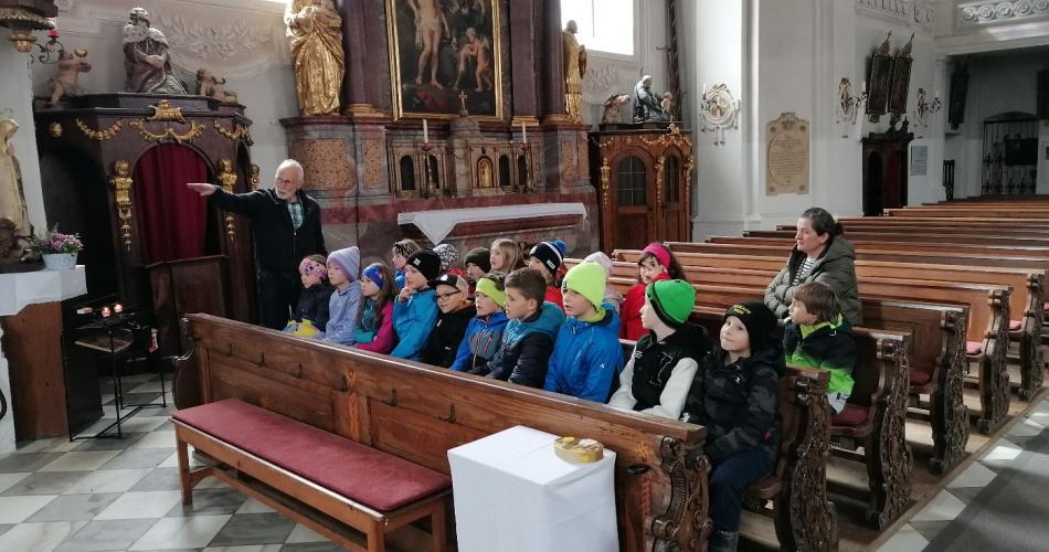 Kirchenbesichtigung der Klassen 3a und 3b