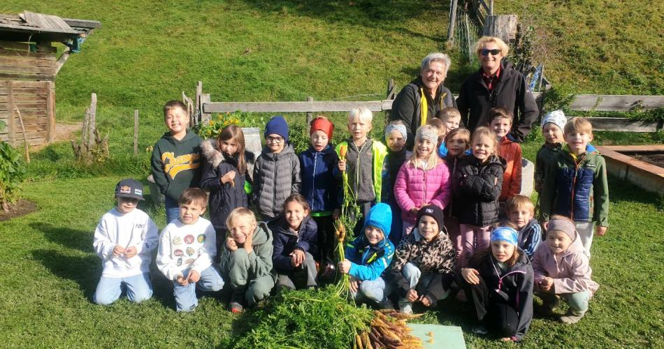 Karottenernte Gruppenfoto